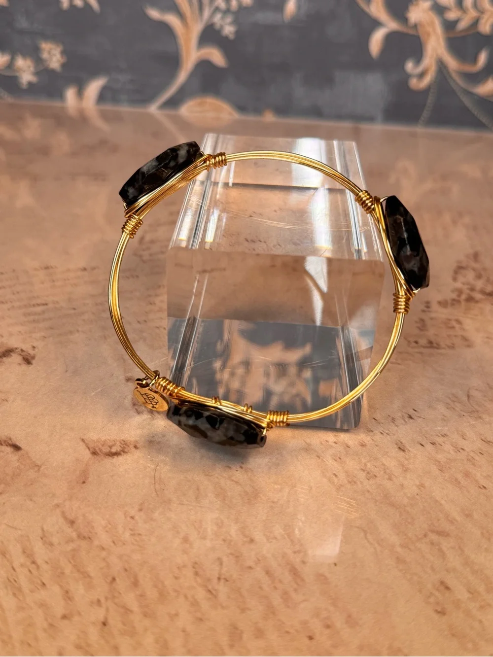 Bourbon & Boweties Gold Wire Stone Bangle Bracelet C30